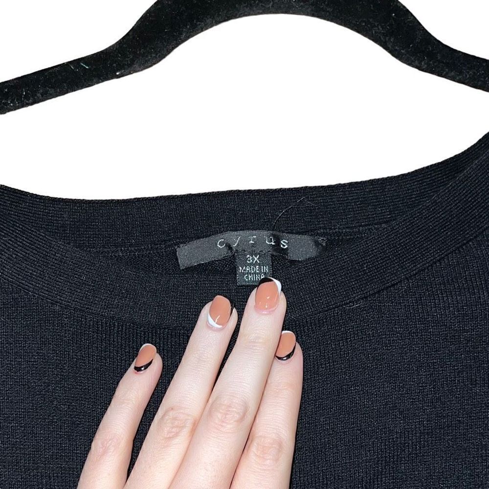 CYRUS Black Sweater W/ Textured Bottom & Sleeve Size 3X - Picture 3 of 5